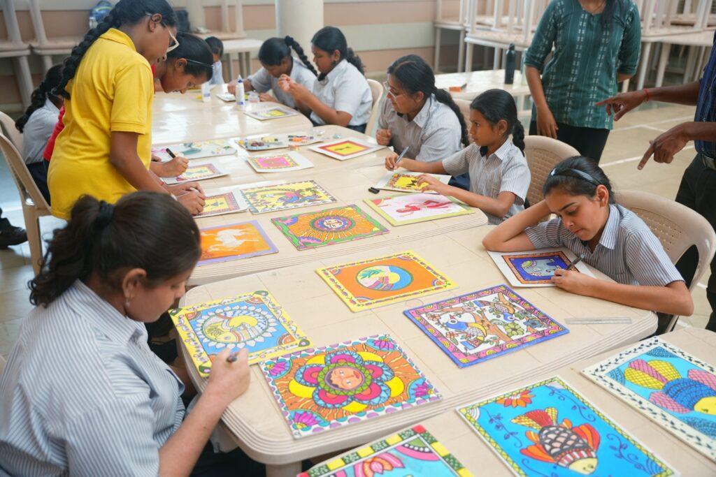 1. CREATIVE CANVAS