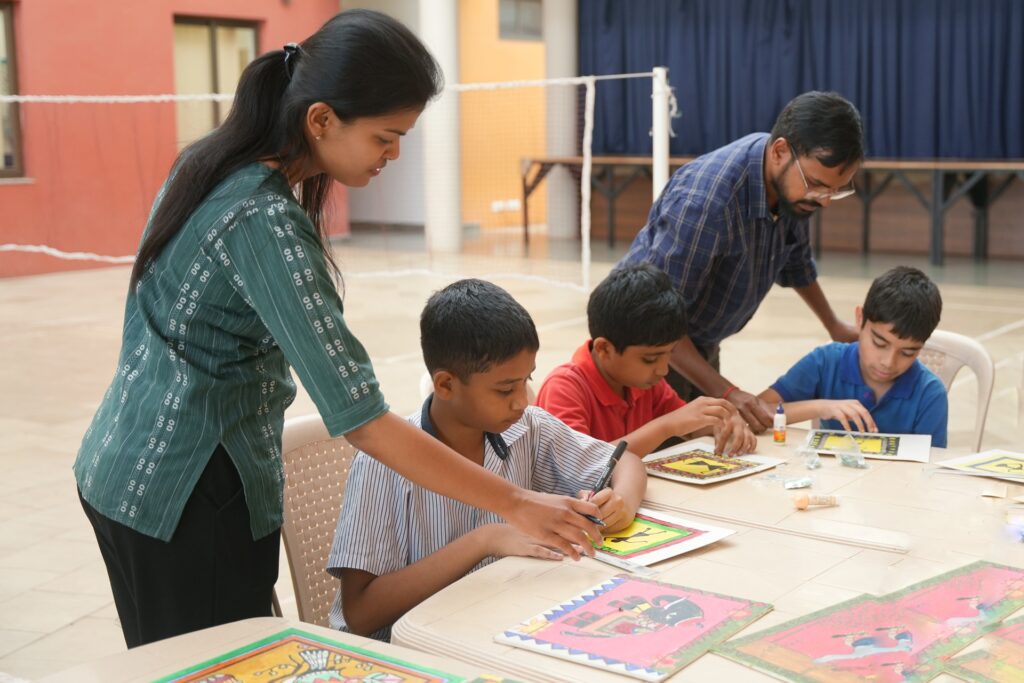 2. CREATIVE CANVAS