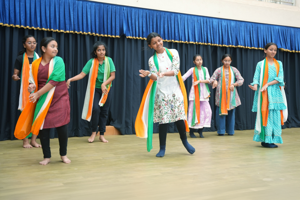 2. DANCE CLUBbn